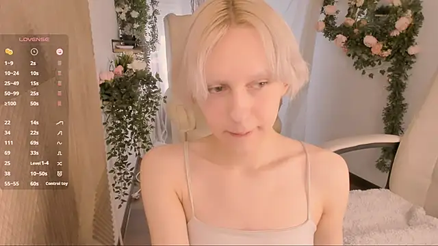 Snapshot of edward_holy chatting on 8, 11, 2025 edward holy online show from 8, 11, 2025