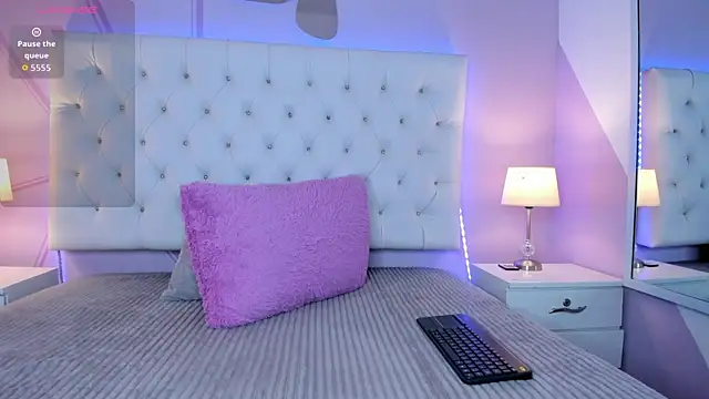 Nicol Betancur online show from 3, 12, 2025