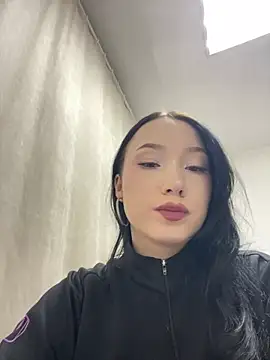 LeilaLow online show from 28, 2, 2025