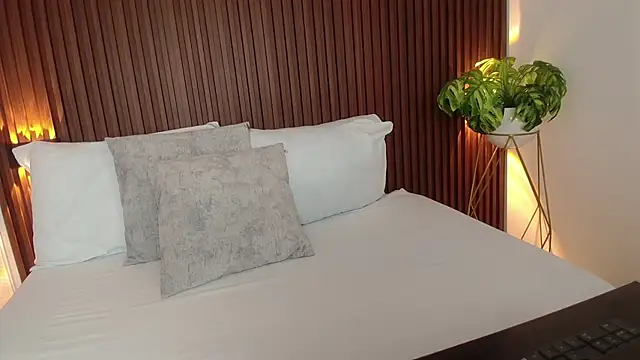 lindaa natashaa online show from 2, 12, 2024