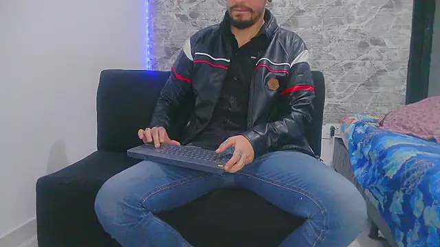 Aaron kwok28 online show from 20, 12, 2024