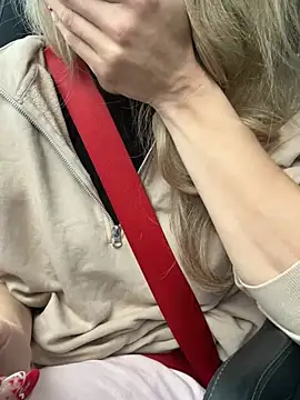 mollywilde online show from 26, 2, 2025