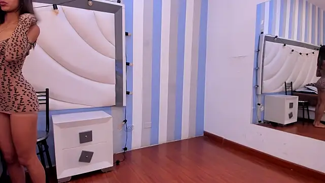 BritneyCollins online show from 9, 4, 2026