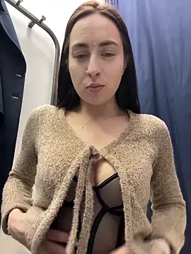 Holly Play online show from 3, 2, 2025