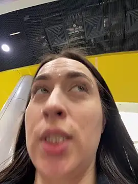 Holly Play online show from 13, 2, 2025