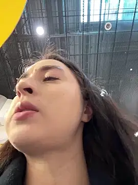 Holly Play online show from 20, 3, 2025