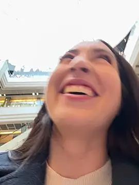 Holly Play online show from 21, 3, 2025