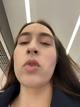 Holly Play online show from 3, 12, 2025