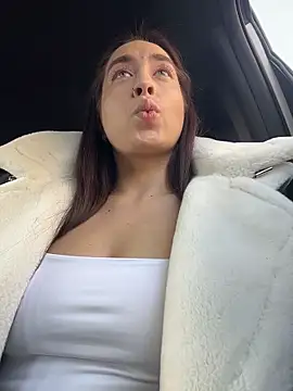 Holly Play online show from 7, 2, 2026