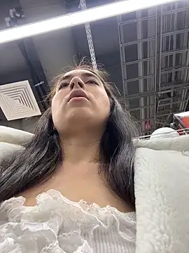 Holly Play online show from 27, 2, 2026