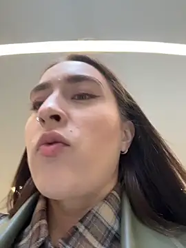 Holly Play online show from 28, 3, 2026