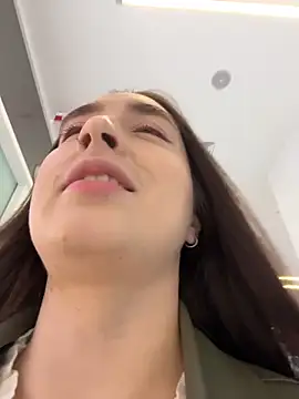 Holly Play online show from 4, 4, 2026