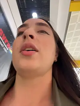 Holly Play online show from 18, 4, 2026