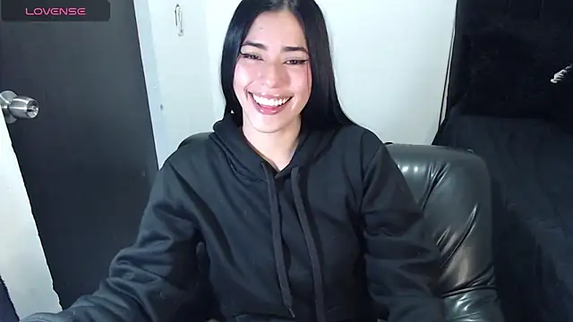 Snapshot of LESLIEBLACK_ chatting on 24, 1, 2025 LESLIEBLACK online show from 24, 1, 2025