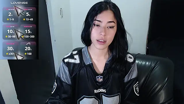Snapshot of LESLIEBLACK_ chatting on 31, 1, 2025 LESLIEBLACK online show from 31, 1, 2025