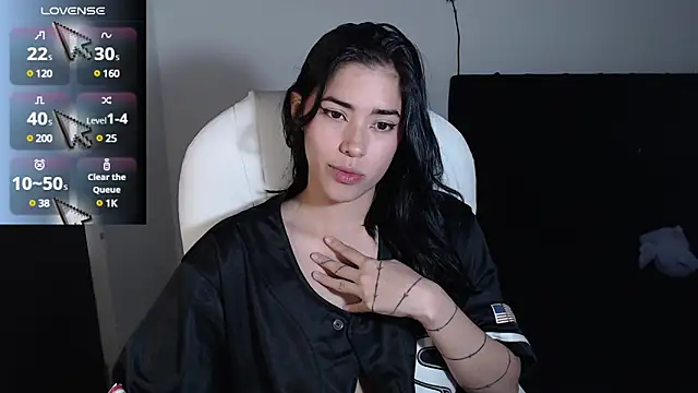 Snapshot of LESLIEBLACK_ chatting on 27, 2, 2025 LESLIEBLACK online show from 27, 2, 2025