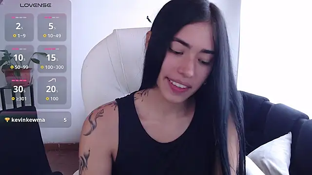 Snapshot of LESLIEBLACK_ chatting on 5, 8, 2026 LESLIEBLACK online show from 5, 8, 2026