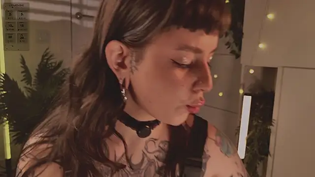 Snapshot of MichaellaMoon chatting on 16, 1, 2026 MichaellaMoon online show from 16, 1, 2026