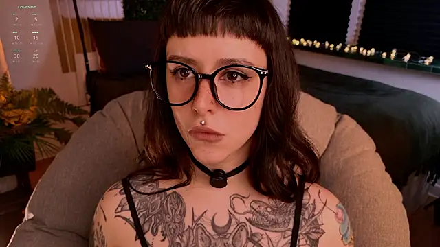 Snapshot of MichaellaMoon chatting on 27, 2, 2026 MichaellaMoon online show from 27, 2, 2026