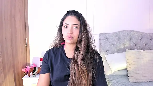 Isa squirt1 online show from 5, 12, 2025