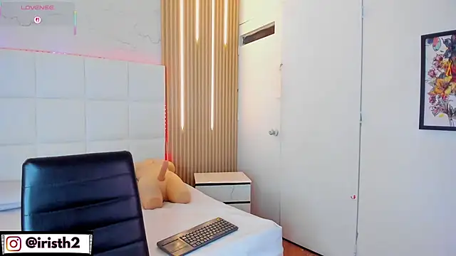 Iris Thompson  online show from 11, 11, 2025