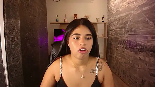 Snapshot of NaiiaCirce chatting on 8, 2, 2025 NaiiaCirce online show from 8, 2, 2025