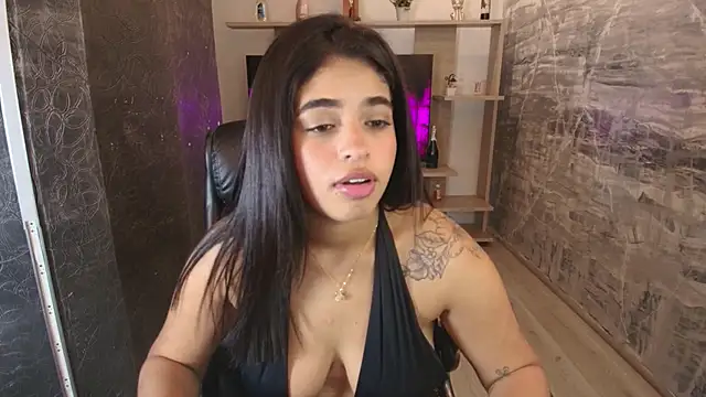 Snapshot of NaiiaCirce chatting on 9, 2, 2025 NaiiaCirce online show from 9, 2, 2025