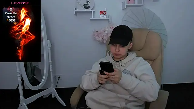 Dolly  Queen  online show from 20, 1, 2025