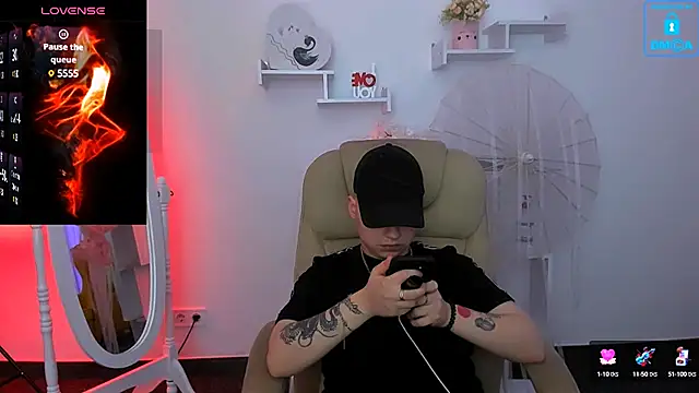 Dolly  Queen  online show from 25, 1, 2025