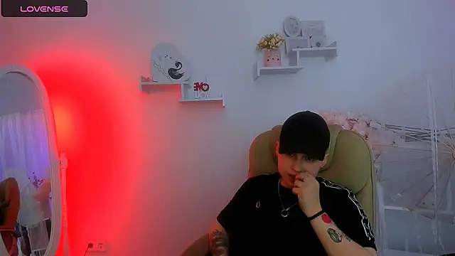 Dolly  Queen  online show from 13, 2, 2025