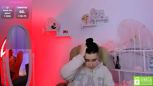 Dolly  Queen  online show from 12, 3, 2025