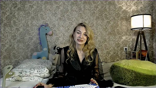 Ella Milla online show from 18, 9, 2025