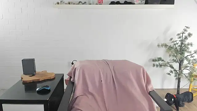 MendiPetite online show from 18, 2, 2026