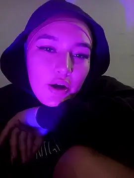 Celeste camila18 online show from 4, 4, 2026