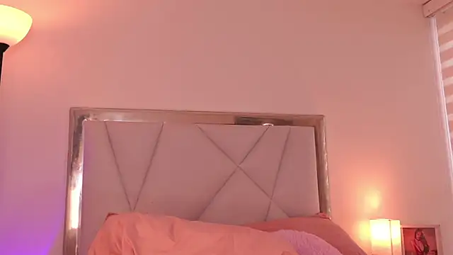 nicollefiorett online show from 15, 1, 2025