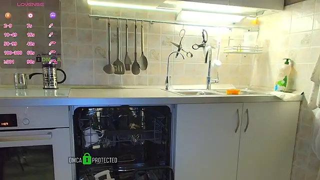 MilfeaN online show from 28, 10, 2025