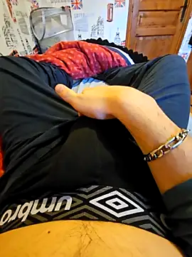 Snapshot of Azerty0911 chatting on 28, 11, 2025 Azerty0911 online show from 28, 11, 2025