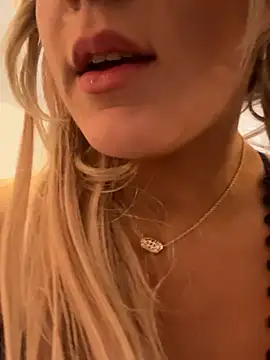 EllaSnow online show from 10, 3, 2025