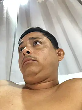 isacalejandroo online show from 8, 3, 2025