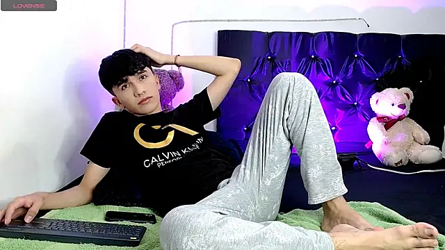 Snapshot of benji_hoter chatting on 2, 10, 2025 benji hoter online show from 2, 10, 2025