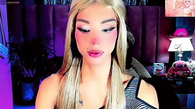 Snapshot of dollswit01 chatting on 2, 11, 2025 dollswit01 online show from 2, 11, 2025