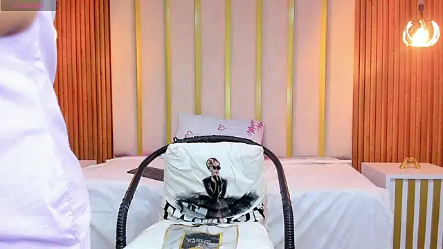 Snapshot of love_mommy chatting on 23, 1, 2025 love mommy online show from 23, 1, 2025