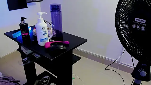 AlexaFoxy18 online show from 7, 2, 2025