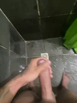 Snapshot of gzn01 chatting on 23, 9, 2025 gzn01 online show from 23, 9, 2025