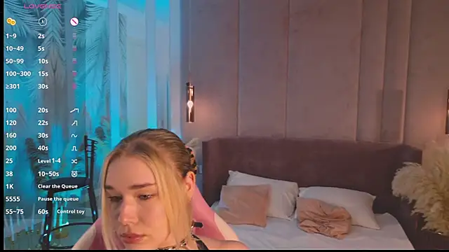 Smiley Mia online show from 20, 6, 2026