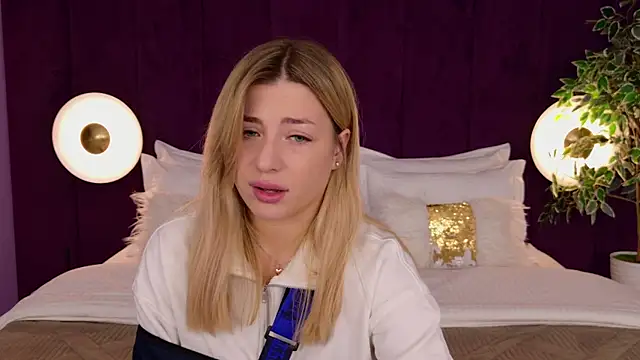 HelenaMorgan online show from 10, 10, 2025