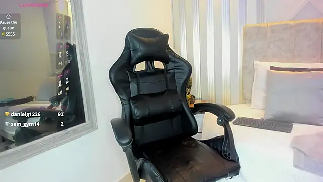 Tayra Pradit online show from 25, 2, 2025