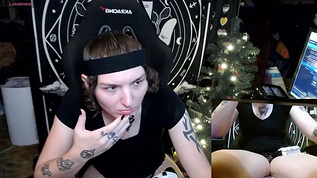 BrandiWRLD 999 online show from 4, 1, 2025