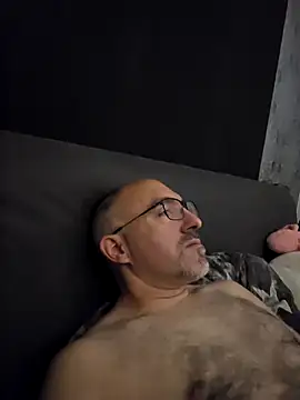 Snapshot of Crosss-23cm chatting on 4, 10, 2025 Crosss-23cm online show from 4, 10, 2025