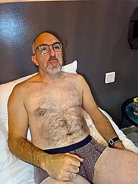 Snapshot of Crosss-23cm chatting on 8, 10, 2025 Crosss-23cm online show from 8, 10, 2025